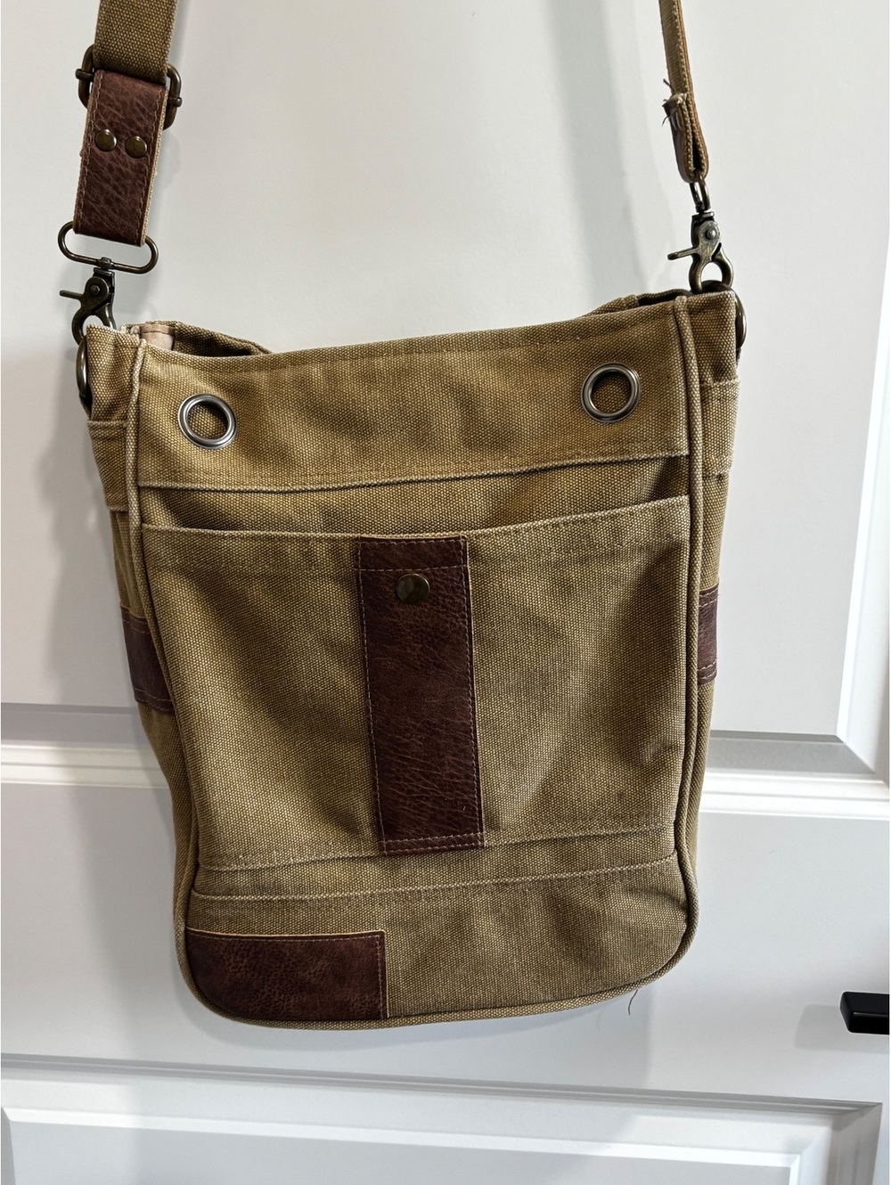 Boho Utility Canvas Shoulder Bag – Earthy Khaki Travel Purse